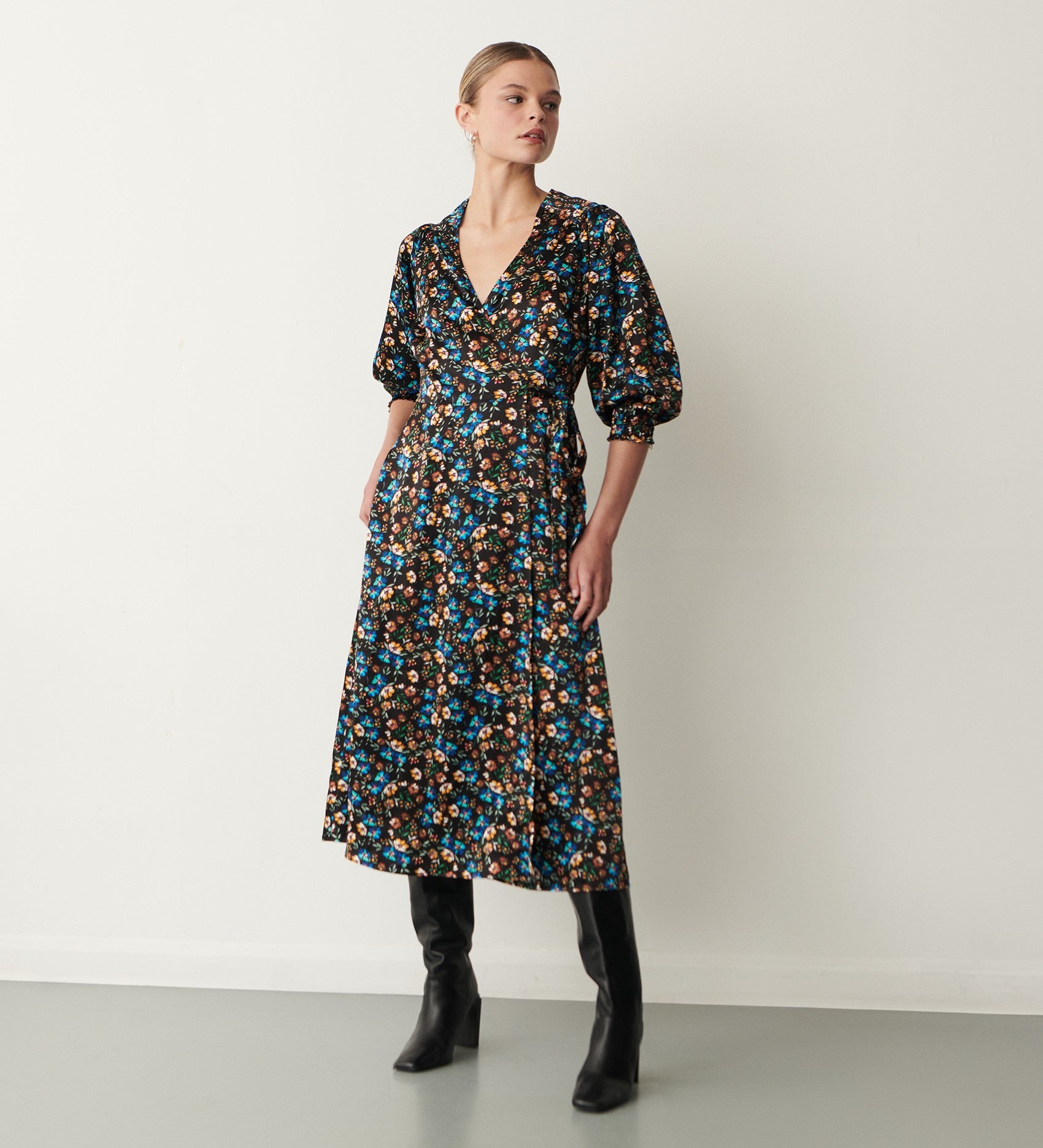 Kiera Ditsy Floral Midi Dress