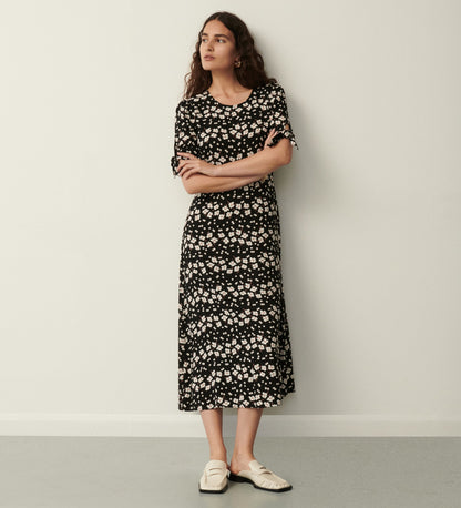 Caley Black Daisy Midi Dress                                     LENZING™ ECOVERO™