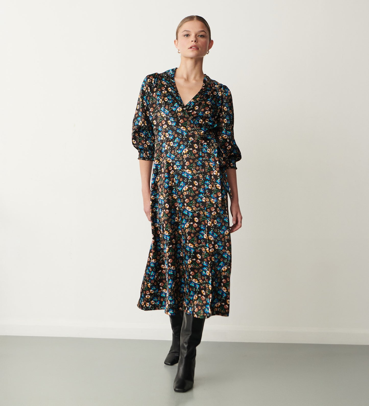 Kiera Ditsy Floral Midi Dress