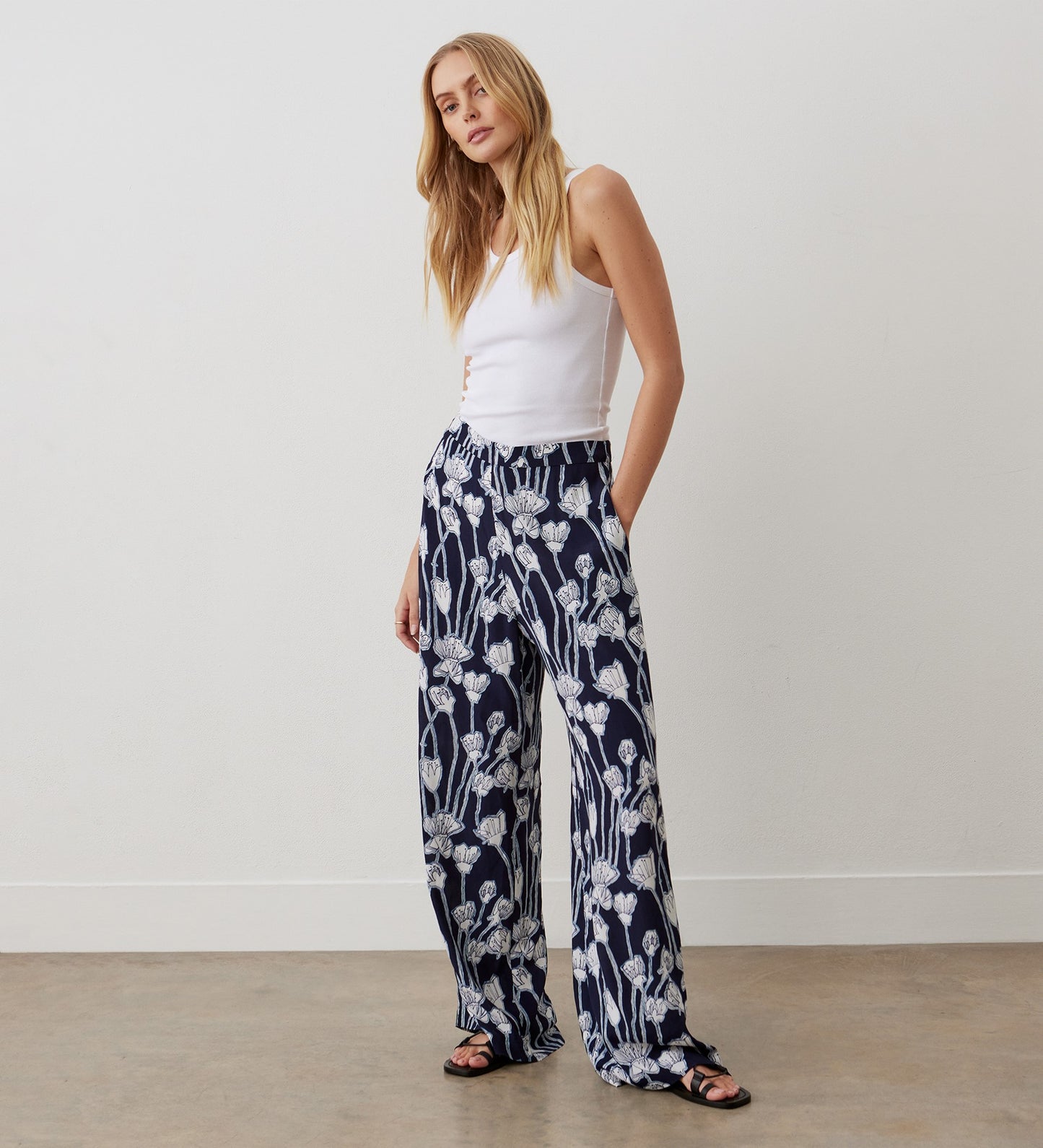 Nat Navy Flower Trouser