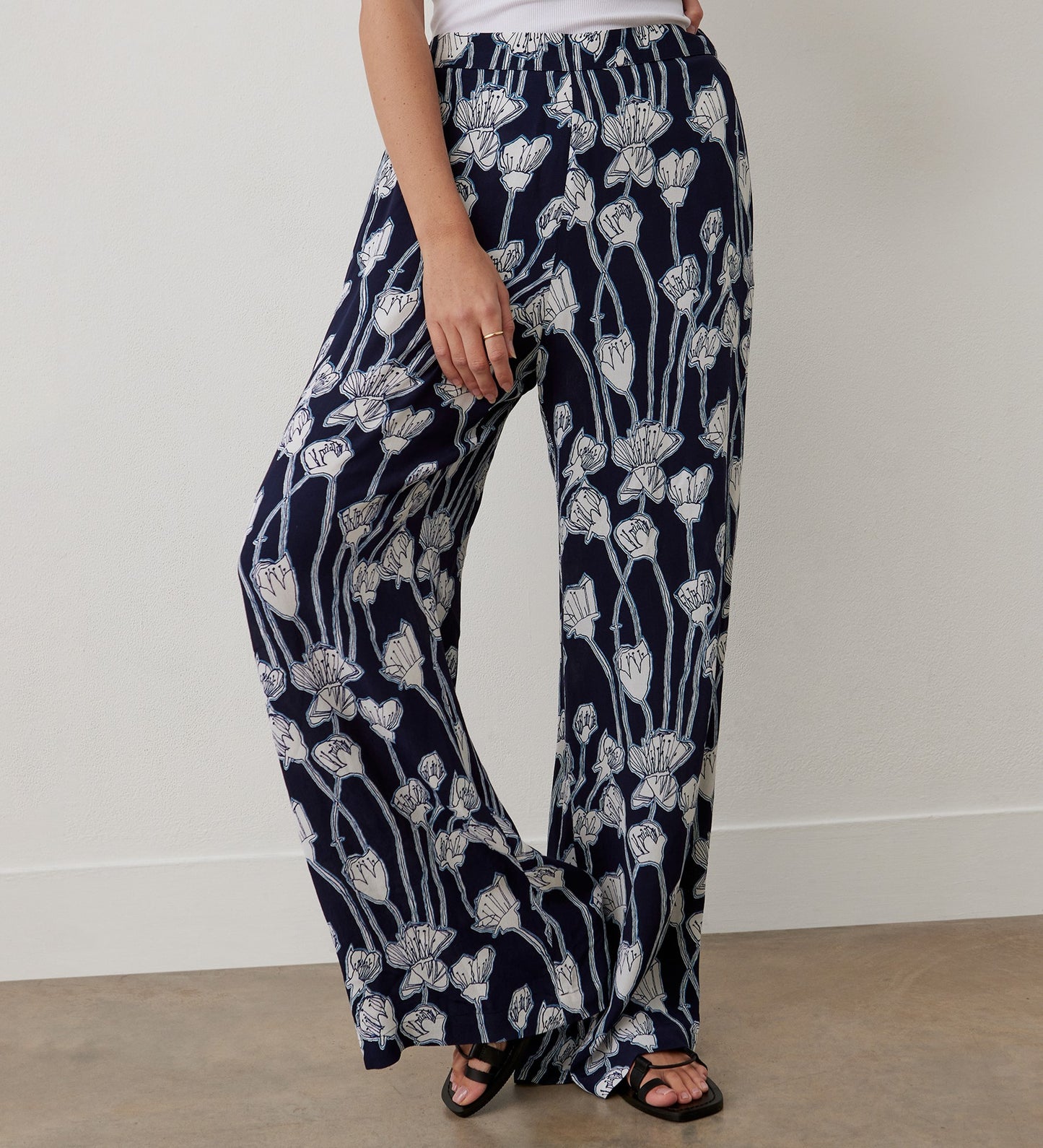 Nat Navy Flower Trouser