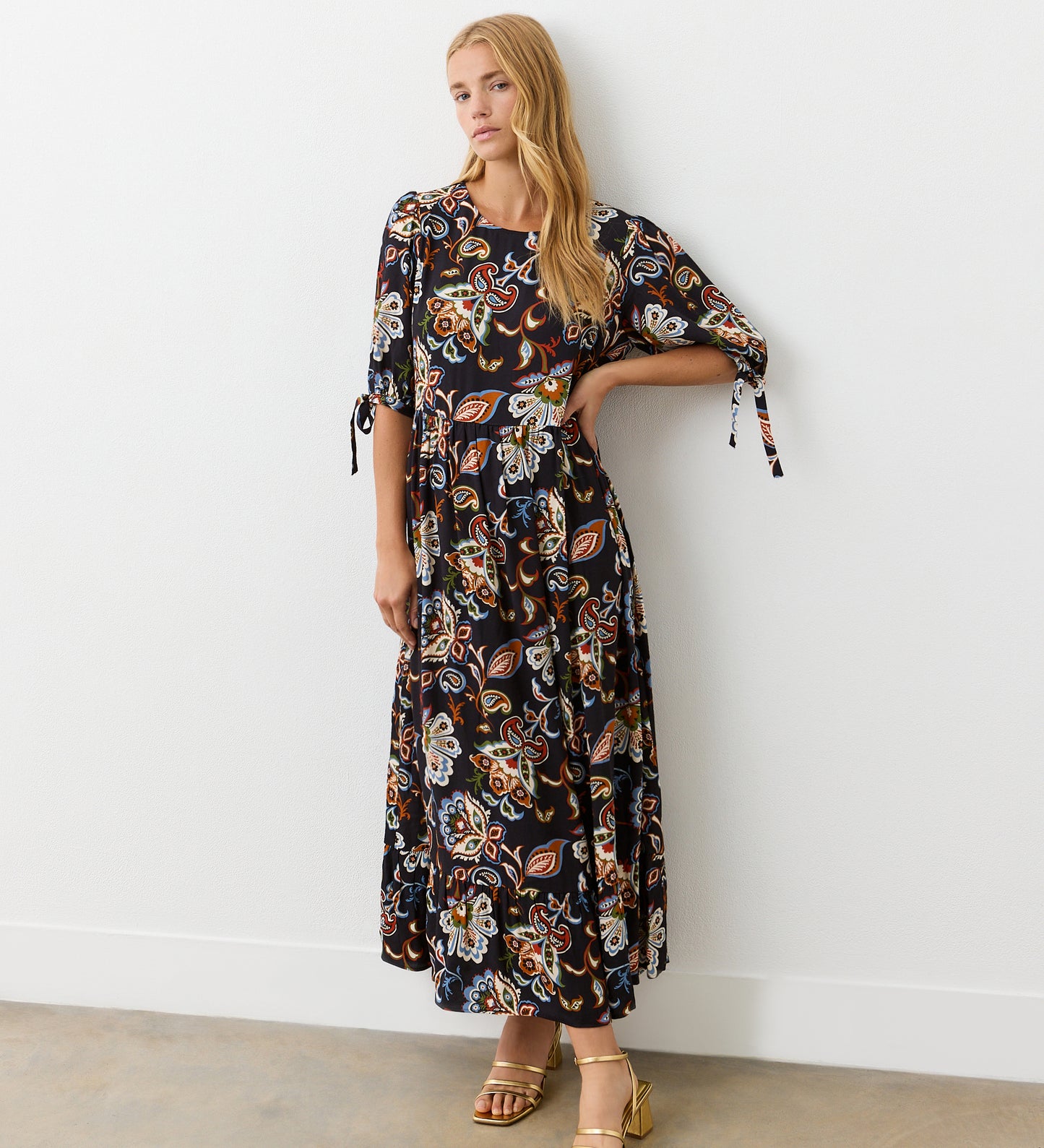 Gwen Black Floral Midi Smock Dress